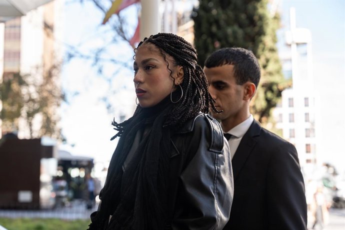 La bailarina que ha denunciado a Nacho Cano, Lesly Guadalupe Ochoa, a su llegada a declarar, en los juzgados de Plaza de Castilla, a 12 de diciembre de 2024, en Madrid (España). La mujer que trabajó como becaria en el musical Malinche y que denunció a