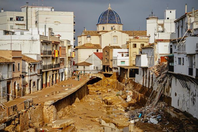 Estragos causados por la DANA, a 4 de noviembre de 2024, en Chiva, Valencia, Comunidad Valenciana (España). La DANA ha dejado, por el momento, 210 víctimas mortales en Valencia, con pueblos devastados, restricciones de movilidad y carreteras cortadas. Par