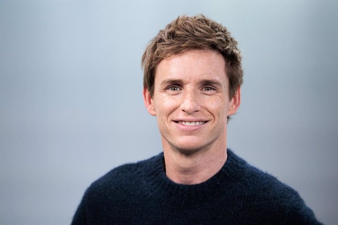 Archivo - 06 November 2024, Berlin: Oscar-winning English actor Eddie Redmayne stands in the TV studio at the DPA newsroom. Photo: Carsten Koall/dpa