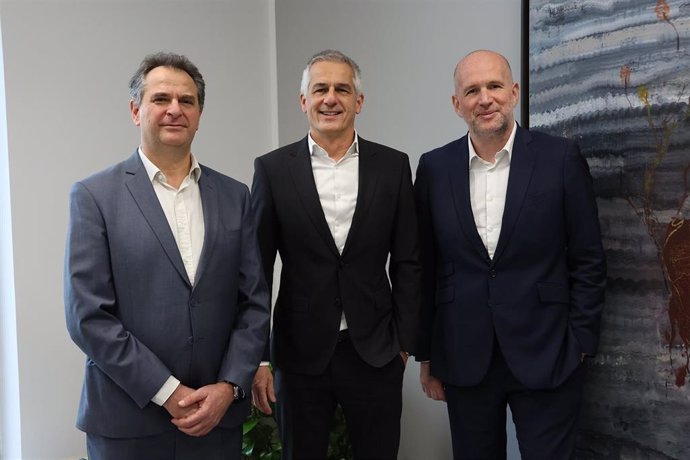 De izquierda a derecha: Raphaël Wisniewski, Managing Partner de Andera Partners; Vincent Hamelin, CEO de Candriam; y Laurent Tourtois, Managing Partner de Andera Partners.