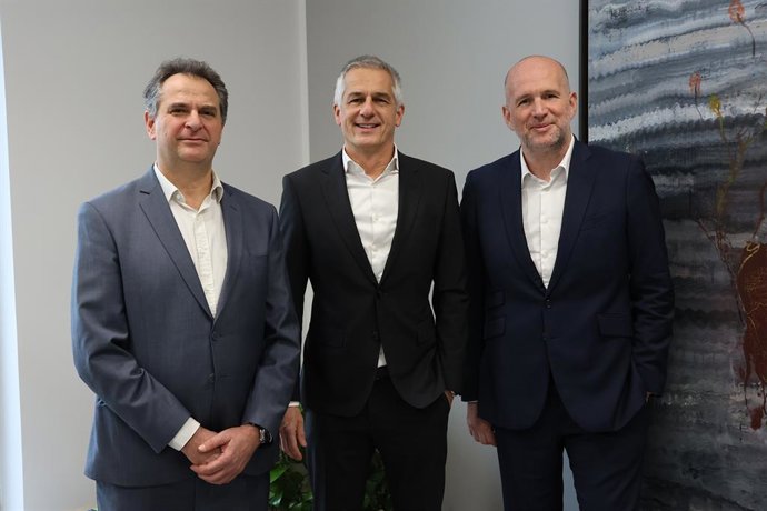 De izquierda a derecha: Raphal Wisniewski, Managing Partner de Andera Partners; Vincent Hamelin, CEO de Candriam; y Laurent Tourtois, Managing Partner de Andera Partners.