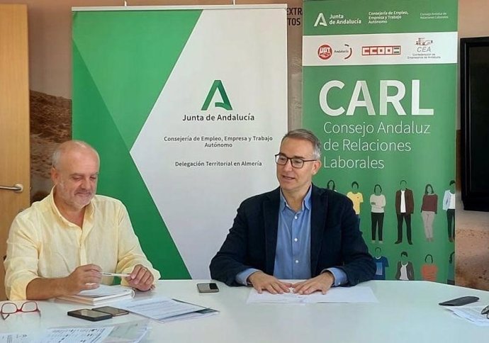 El delegado Territorial de Empleo, Empresa y Trabajo Autónomo, Amós García, en la sede del Sercla.