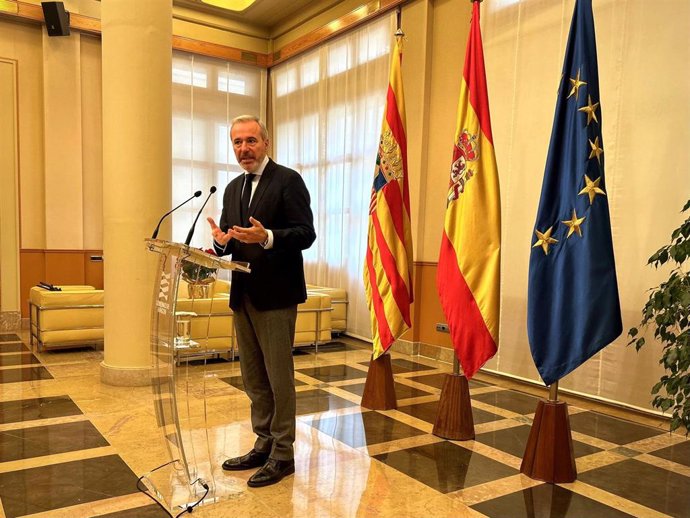 Azcón, en el Salón de Columnas del Pignatelli en la víspera de la Conferencia de Presidentes