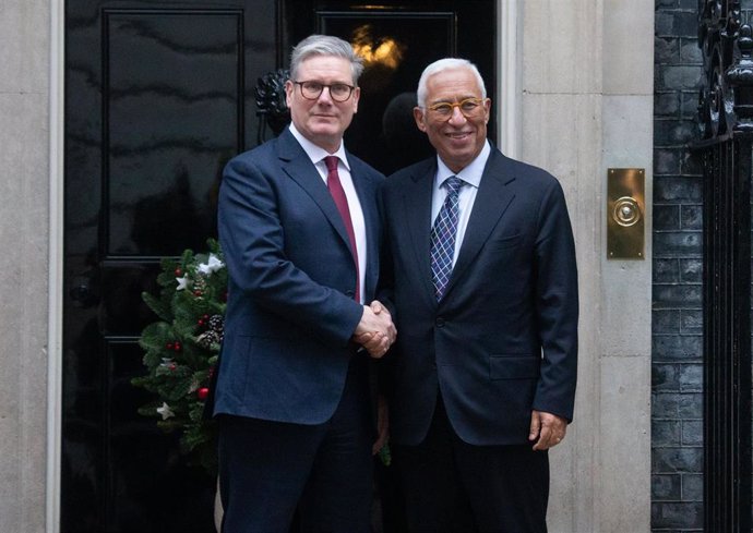 El primer ministro de Reino Unido, Keir Starmer, recibe en Downing Street al presidente del Consejo Europeo, António Costa