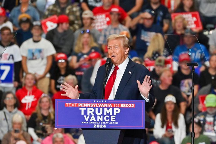 Archivo - 09 October 2024, US, Scranton: Former US President and Republican presidential nominee Donald Trump speaks at a rally. Trump stopped at the Riverfront Sports Complex in Scranton, Pennsylvania to speak to voters. Photo: Aimee Dilger/SOPA Images