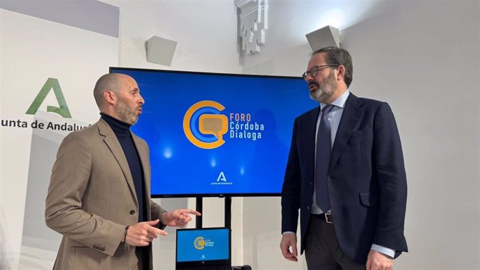 Eduardo Lucena y Adolfo Molina hablan en el marco del Foro Córdoba Dialoga.