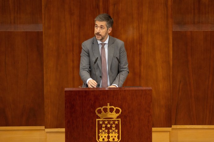 El consejero de Presidencia, Justicia y Administración Local, Miguel Ángel García, interviene durante una sesión plenaria en la Asamblea de Madrid, a 12 de diciembre de 2024, en Madrid (España).