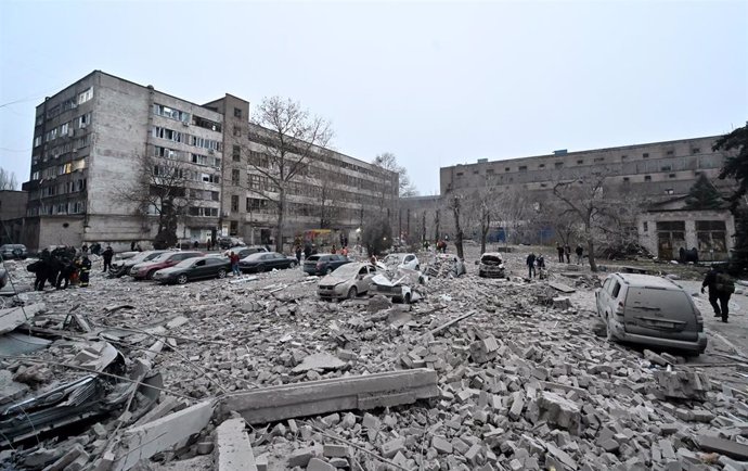 Una zona destruida tras un bombardeo ruso en la ciudad ucraniana de Zaporiyia