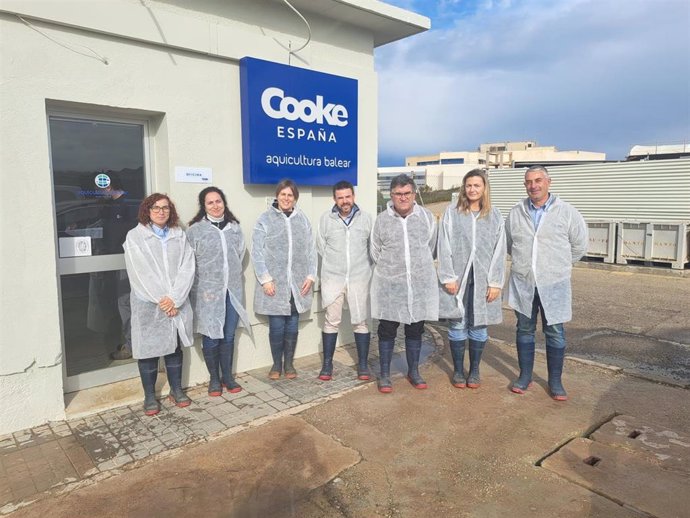 El conseller de Agricultura, Pesca y Medio Natural, Joan Simonet, visita las instalaciones de Aquicultura Balear