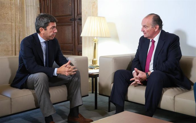 El presidente de la Generalitat, Carlos Mazón, se reúne con el presidente del Consejo de Cámaras de la Comunitat Valenciana, José Vicente Morata