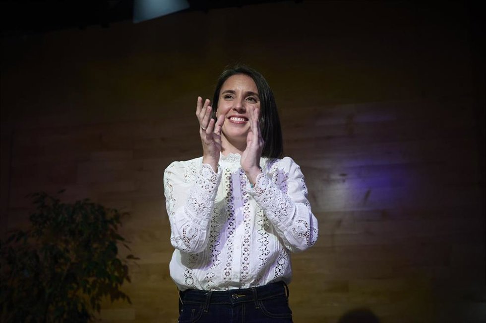Archivo - La exministra de igualdad y eurodiputada de Podemos, Irene Montero, durante la presentación de su nuevo libro  'Algo habremos hecho', en la Casa Encendida, a 11 de noviembre de 2024, en Madrid (España). En este volumen, Montero aborda temas du