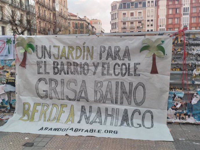 Protesta de Abando Habitable ante la antigua BAM