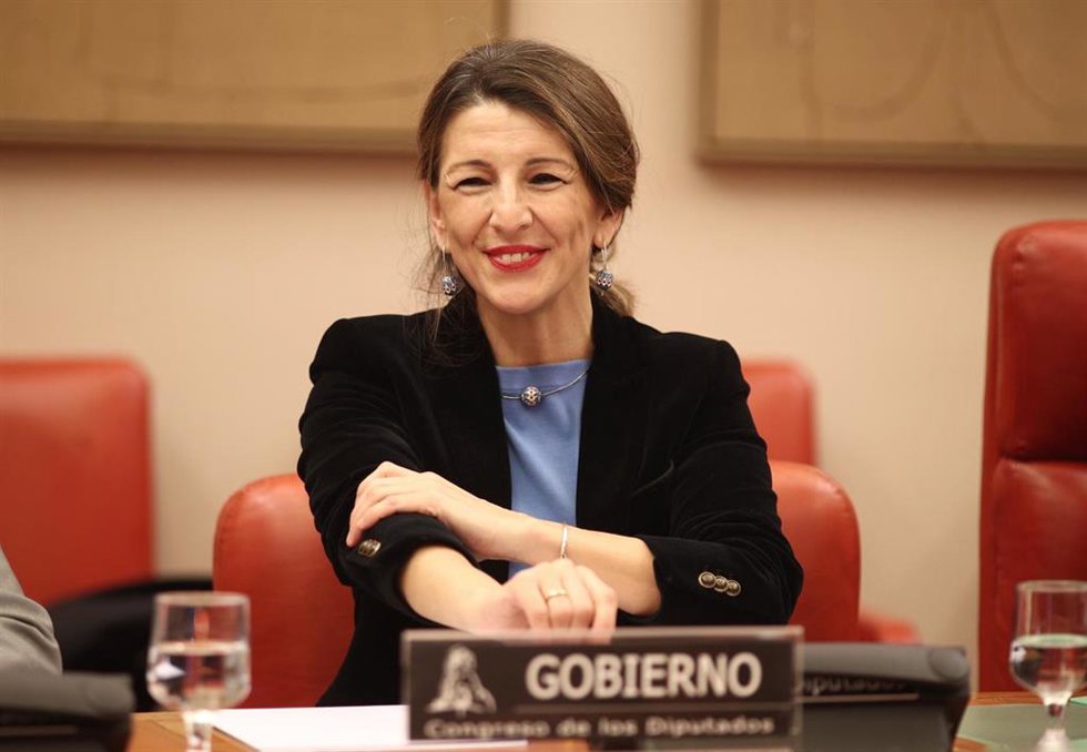 Archivo - La ministra de Trabajo y Economía Social, Yolanda Díaz, durante su comparecencia en la reunión de la Comisión de Trabajo, Inclusión, Seguridad Social y Migraciones en la Sala Constitucional del Congreso de los Diputados en Madrid (España), a 2