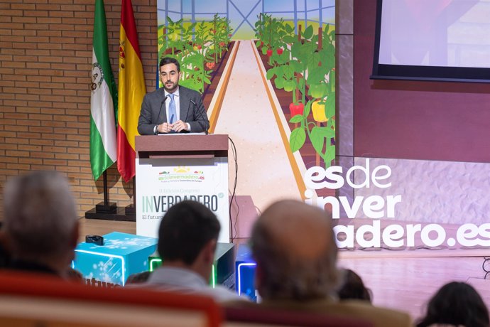 Carlos Sánchez participa en el Congreso InVerdadero en Almería.