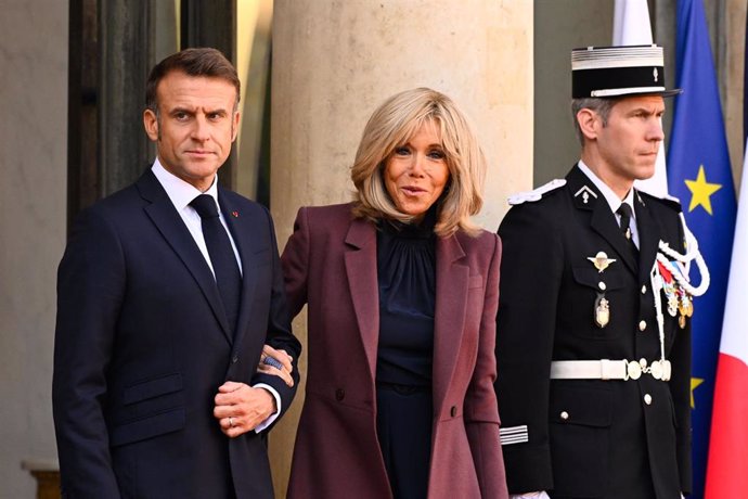 Archivo - Imagen de archivo del presidente de Francia, Emmanuel Macron, junto a la primera dama, Brigitte Macron