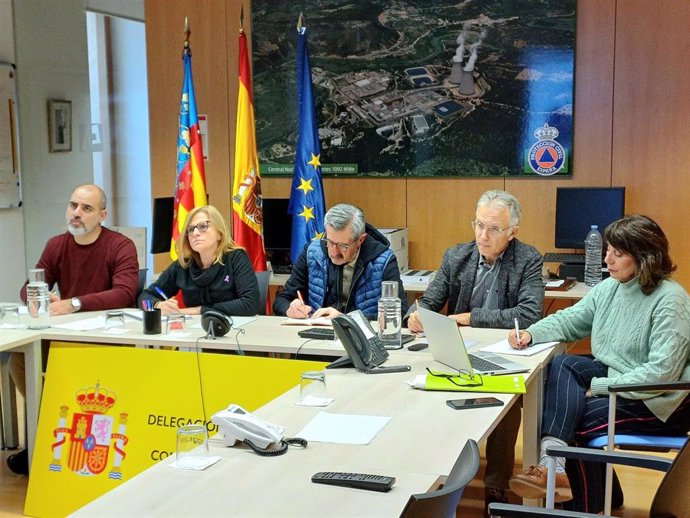 La delegada del Gobierno en la Comunitat Valenciana, Pilar Bernabé, y el comisionado para la reconstrucción y reparación de los daños provocados por la dana, José María Ángel, se reúnen con el subsecretario de Agricultura, Ernesto Abati.