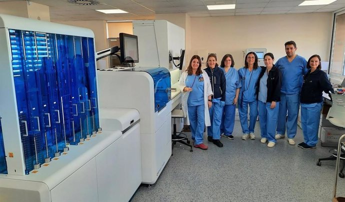 El Hospital Doctor Balmis estrena en la Comunitat el cultivo automático de microorganismos para agilizar el diagnóstico de las infecciones.