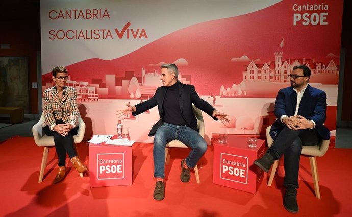 Acto del PSOE de Cantabria con el secretario general del PSOE de Cantabria, Pablo Zuloaga; el presidente de Asturias, Adrián Barbón, y la presidenta de Navarra, María Chivite.