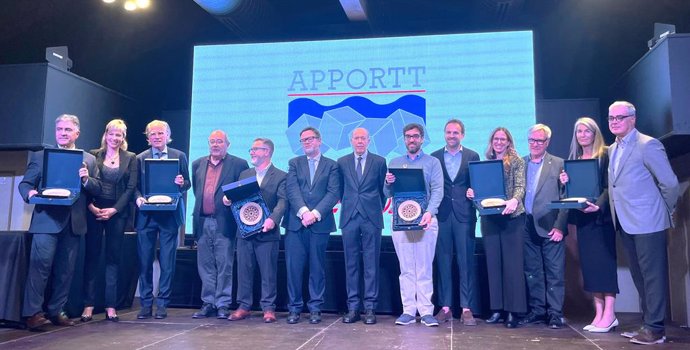 Fotografia dels premiats en l'acte de lliurament d'aquest dijous