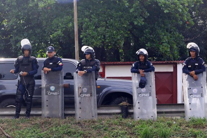 Archivo - Efectivos de la Policía frente a la prisión de Tocuyito, en el estado venezolano de Carabobo (archivo)