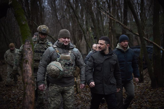 El presdiente de Ucrania, Volodimir Zelenski, visita a las tropas en la región ucraniana de Zaporiyia