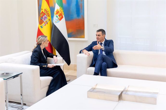 Archivo - El presidente del Gobierno, Pedro Sánchez, mantiene un encuentro con la presidenta de la Junta de Extremadura, María Guardiola, en Madrid