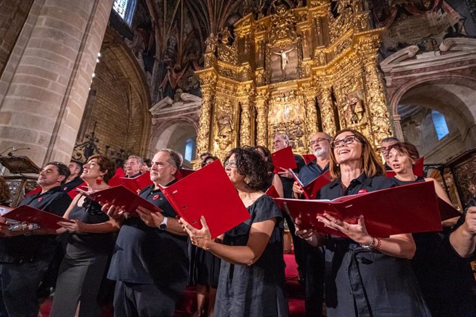 Archivo - La Redonda acogerá el 14 de diciembre un Concierto Navideño del Coro Provocanto, de la Universidad de la Experiencia