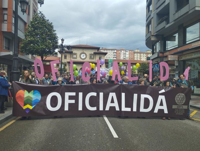 Archivo - Manifiestación por la oficialidad del asturiano y el gallego-asturiano.