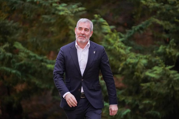 El presidente de Canarias, Fernando Clavijo, durante su reunión con el lehendakari, Imanol Pradales, en el Palacio de Ajuria Enea, a 12 de diciembre de 2024, en Vitoria-Gasteiz, Álava, País Vasco (España). Pradales y Clavijo se han reunido para definir 