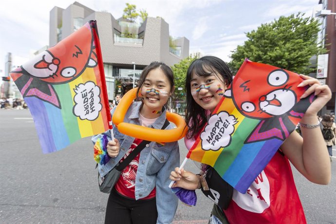 Archivo - April 28, 2019 - Tokyo, Japan - Supporters of the lesbian, gay, bisexual and transgender community (LGBT) march during the Tokyo Rainbow Pride 2019 parade. Organizers claim that 10,000 LGBT supporters wearing colorful costumes participated in th