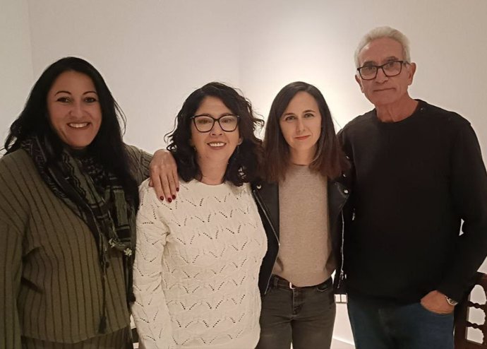 La candidata a liderar Podemos Andalucía Raquel Martínez, en una foto junto a la secretaria general de Podemos, Ione Belarra.