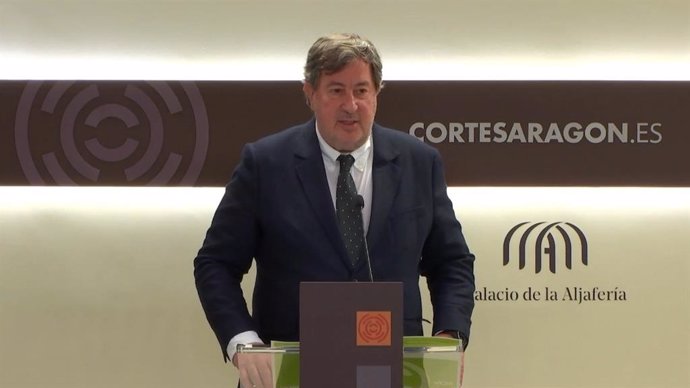 El diputado de VOX Juan Vidal en una rueda de prensa en las Cortes de Aragón.