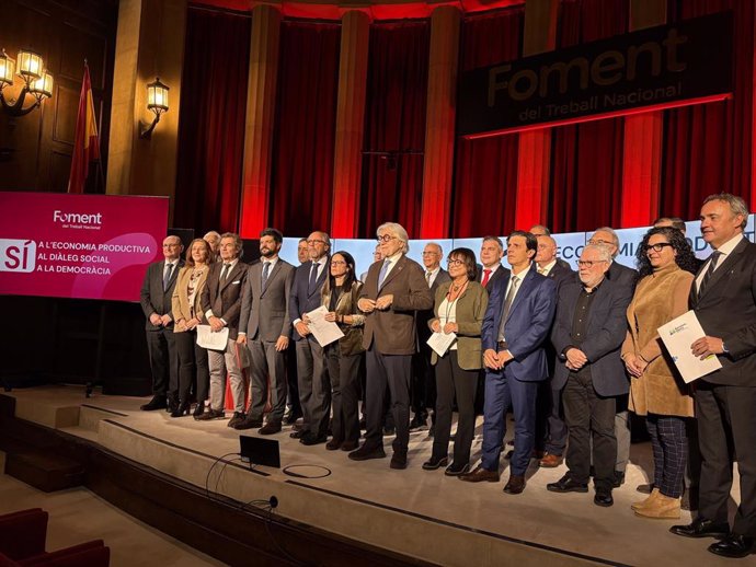 Lectura del manifiesto contra la reducción de la jornada laboral en Foment.