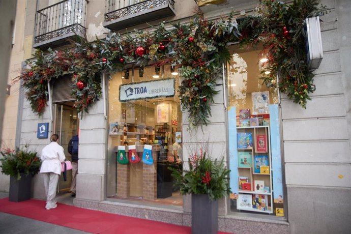 Escaparate de la tienda Troa, a 22 de noviembre de 2024, en Madrid (España).