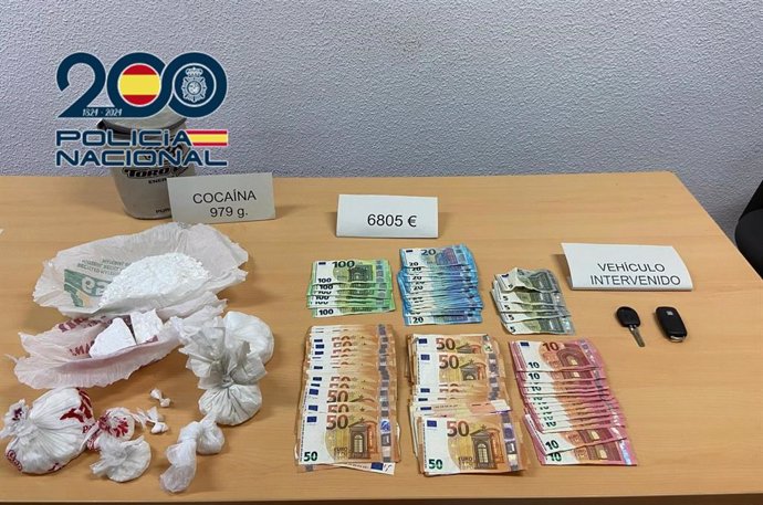 Imagen de la droga y el dinero intervenido