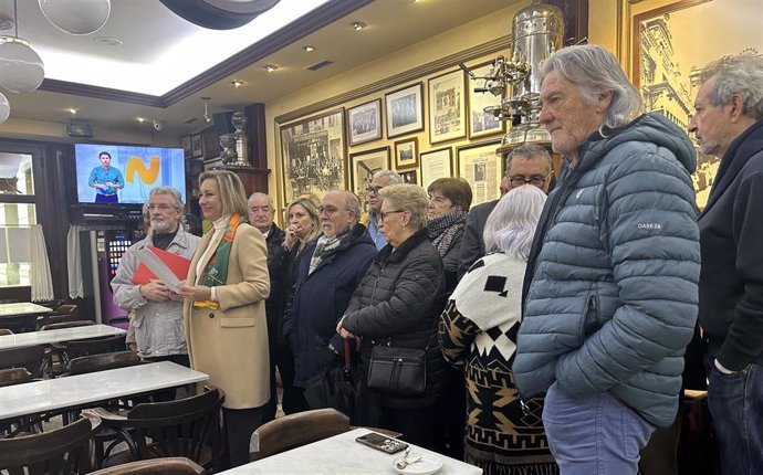 Militantes socialistas de apoyo a Javier García