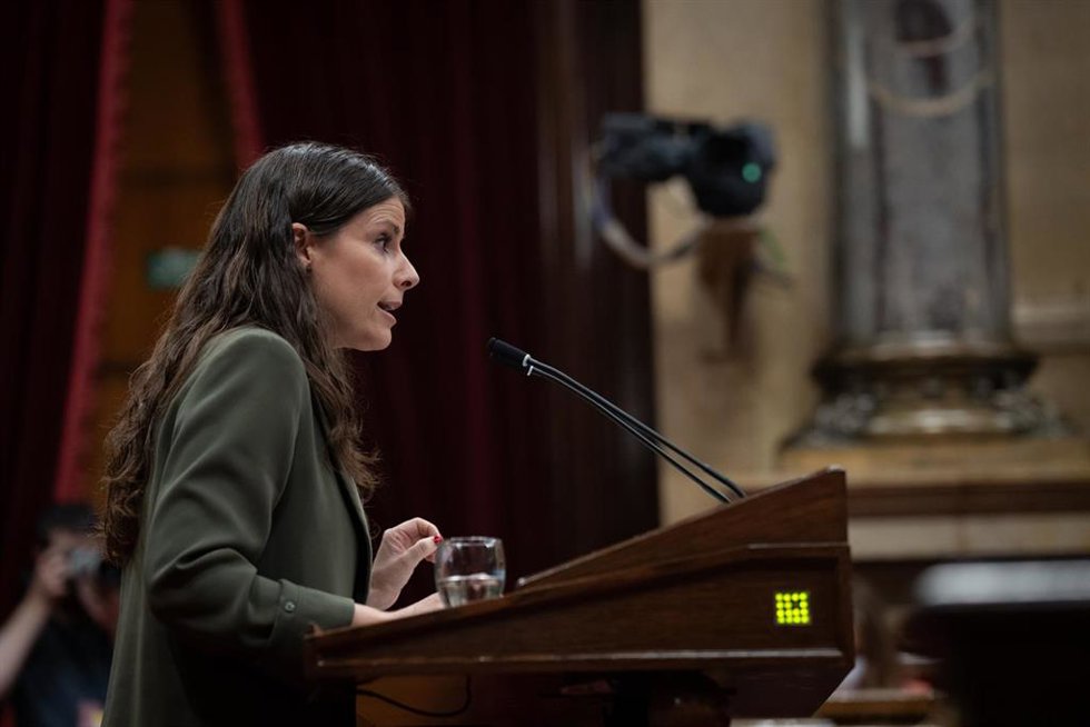 Archivo - La portavoz de Junts en el Parlament, Mnica Sales, durante un pleno
