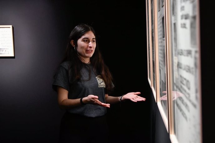 La artista almeriense María Rosa Aránega presenta en el CAF 'La distancia entre el objeto y el sujeto'.