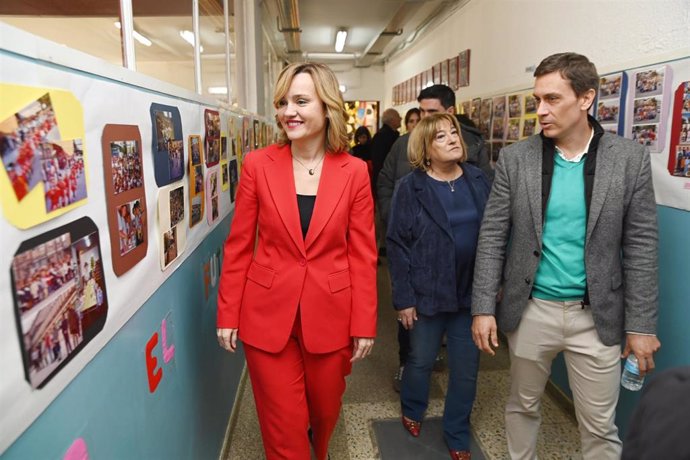 Pilar Alegría visita el CEIP Eugenio López con motivo de su 50 aniversario