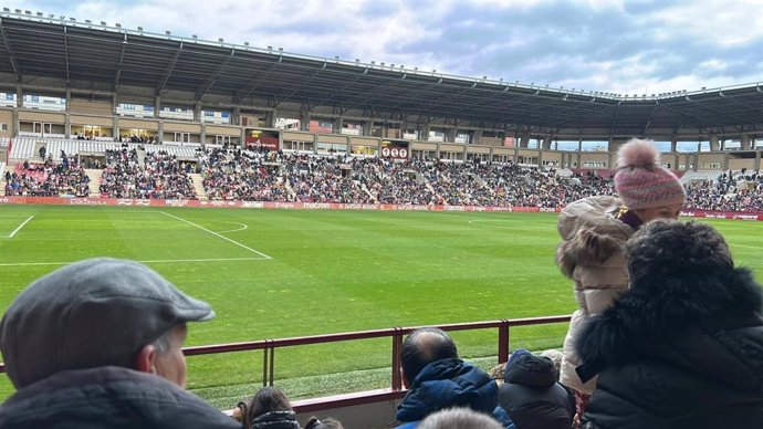 Archivo - Estadio de Las Gaunas lleno para esperar la llegada de los Reyes Magos a Logroño