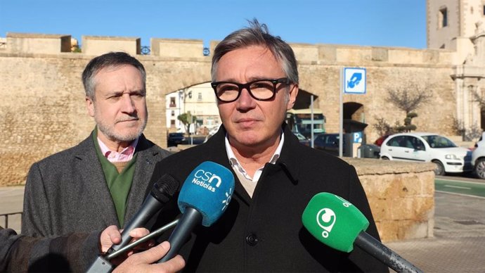 El portavoz de Vox en el Parlamento de Andalucía, Manuel Gavira, este viernes en declaraciones a los medios en Cádiz.