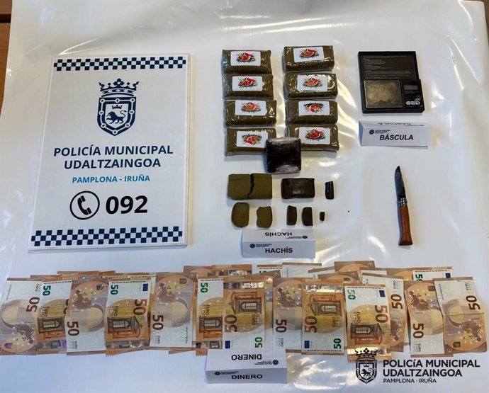 Material incautado a las dos personas detenidas en Pamplona por tráfico de drogas