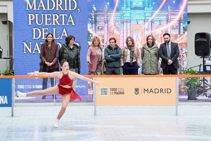 Inauguración de la pista de hielo del Palacio de Cibeles