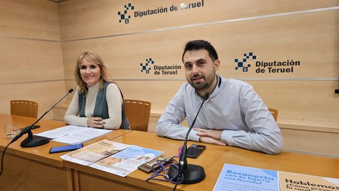 Beatriz Redón, diputada delegada de Bienestar Social y Javier Ibáñez, psicólogo y gerente de Psicara.