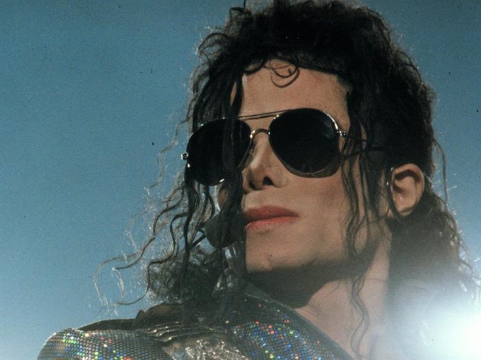 Descubren 12 canciones inéditas de Michael Jackson en un trastero