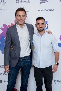 Archivo - El líder del PSOE-M, Juan Lobato (i), y el diputado del Grupo Parlamentario Socialista en la Asamblea de Madrid, Santi Rivero (d), posan en el photocall durante el acto Lorca, Retrato de un poeta en el Ateneo de Madrid, a 28 de junio de 2023, en