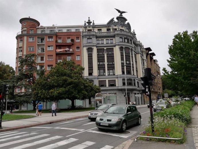 Edificio de viviendas en una calle de San Sebastián