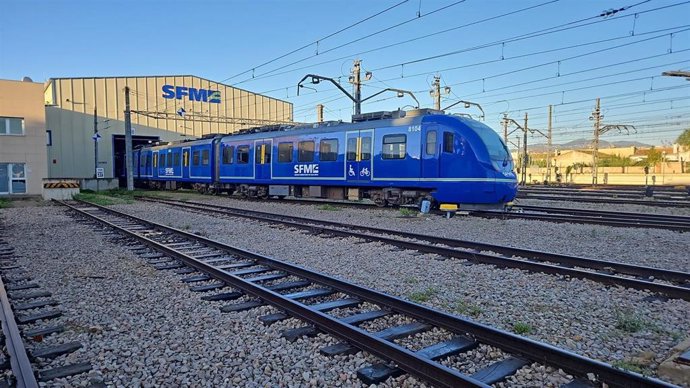 Un tren del SFM, tras recuperar su color azul.