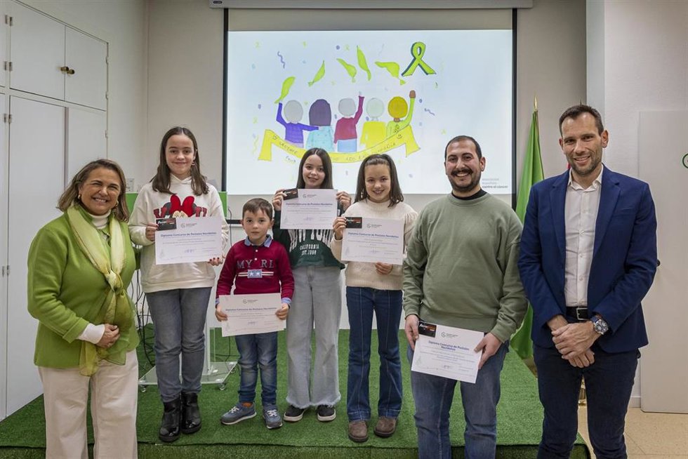 La Asociación contra el Cáncer de La Rioja hace entrega de los premios del 28 concurso de Postales Navideñas