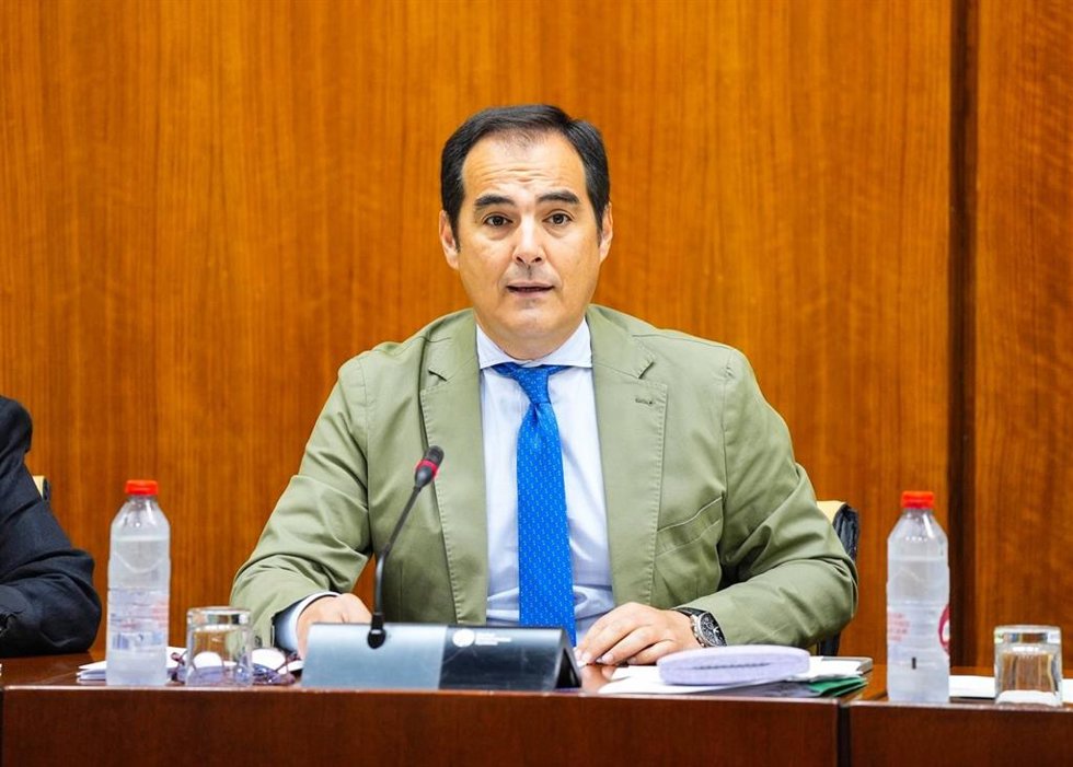 Archivo - El consejero de Justicia, Administración Local y Función Pública, José Antonio Nieto, en comisión parlamentaria.